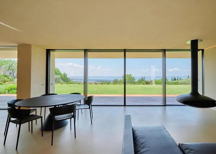 Villa Villasgarda - *