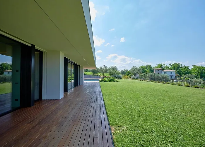 Villa Villasgarda - *