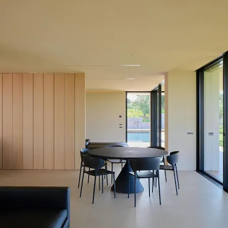 Villa Villasgarda - *