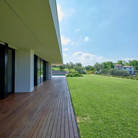 Villa Villasgarda - *