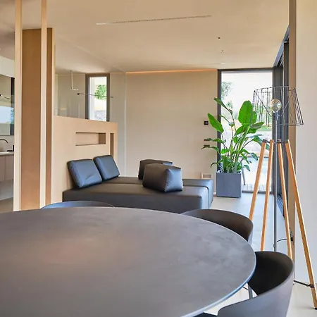 Villa Villasgarda - *