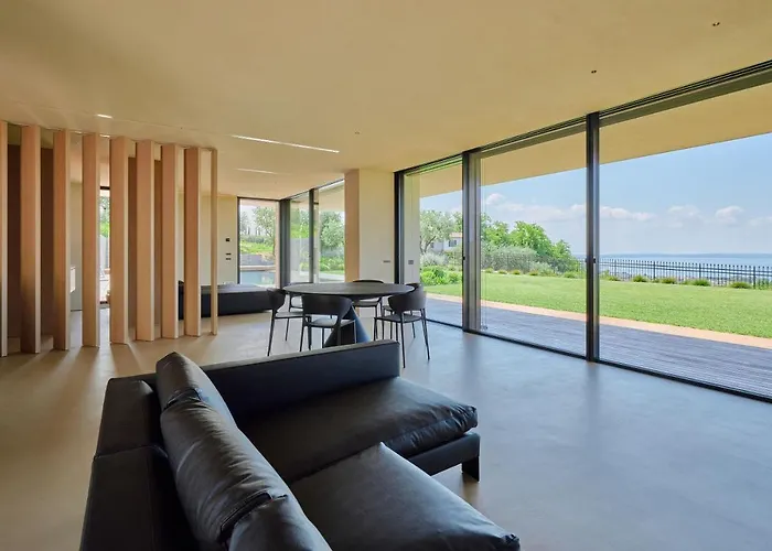 Villa Villasgarda - *