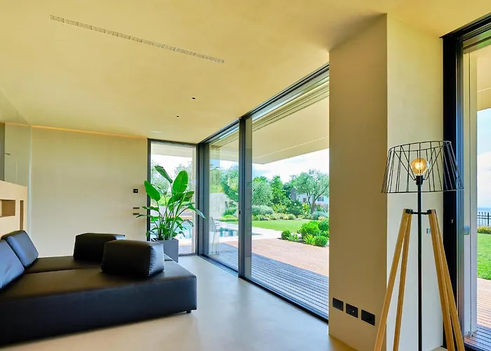 Villa Villasgarda - *