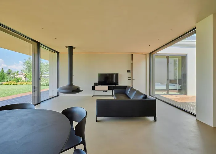 Villa Villasgarda - *